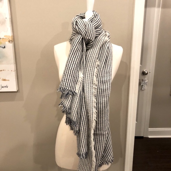 Navy Blue & White Shawl - Picture 2 of 10